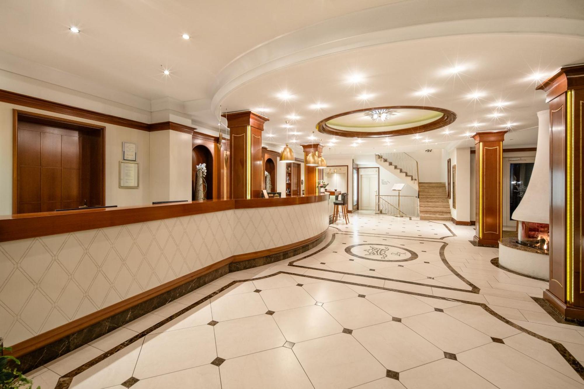 Hotel Dreifluessehof Passau Bagian luar foto