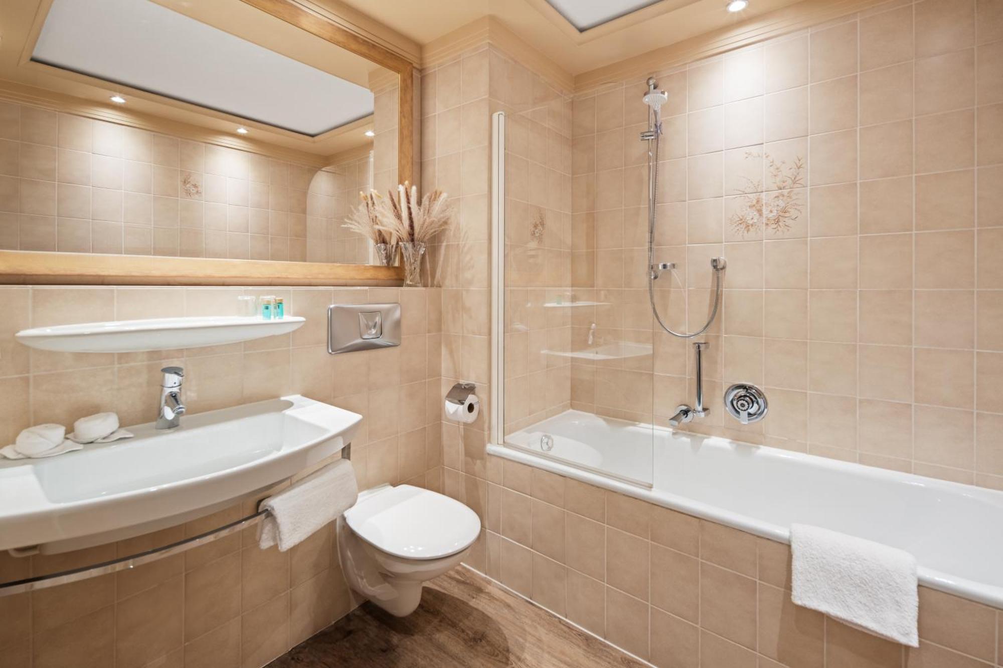 Hotel Dreifluessehof Passau Bagian luar foto